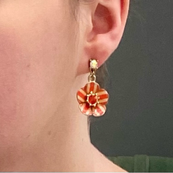 Betsy Johnson flower earrings - Picture 3 of 3